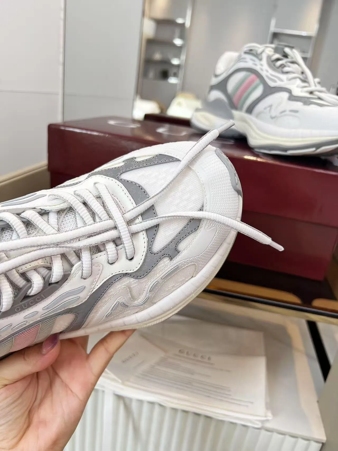 [G Home] P: 900💰 Couple style, size 35-41 for women, 39-46 for men, (Customized for women 41.46) 2025 Gucci Couple Series 2.0 sports shoes are made with heavy investment❤️‍🔥❤️‍🔥❤️‍🔥Renewed interpretation of the brand's iconic striped webbing elements😍😍When retro genes collide with futuristic design🎊🎊This new pair of Gucci shoes directly reaches the trend threshold💥 ✔️Color combination of caron contrast + classic stripes, GG reflective piping, visual impact, and comes with a high-light filter for street use ✔️ The structure is multi-layered with different materials, mesh is breathable, leather is shaped, and the outsole is a combination of EVA foam and TPU 😍😍😍Fashion and practicality are both online ✔️ Detailed double G midsole + iconic double G lock shoelaces, retro DNA is crazy and restless, and every step is based on the trendy aesthetic ❤️❤️❤️